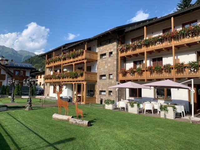 Olympic Regina Hotel Pinzolo Exterior foto