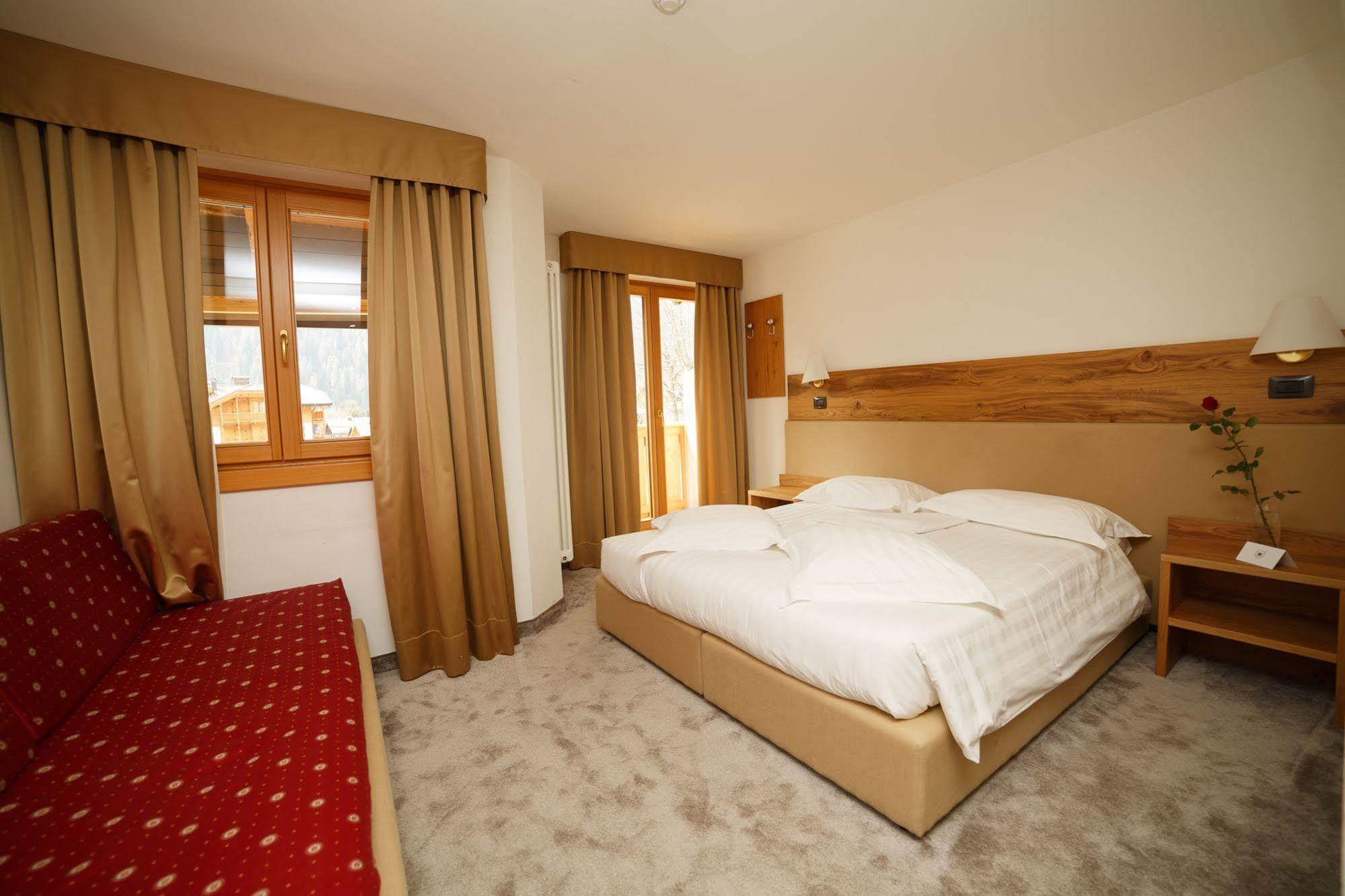 Olympic Regina Hotel Pinzolo Exterior foto
