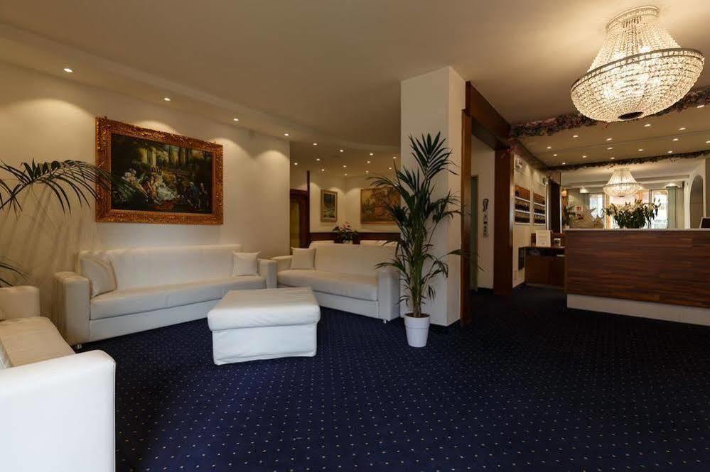 Olympic Regina Hotel Pinzolo Exterior foto